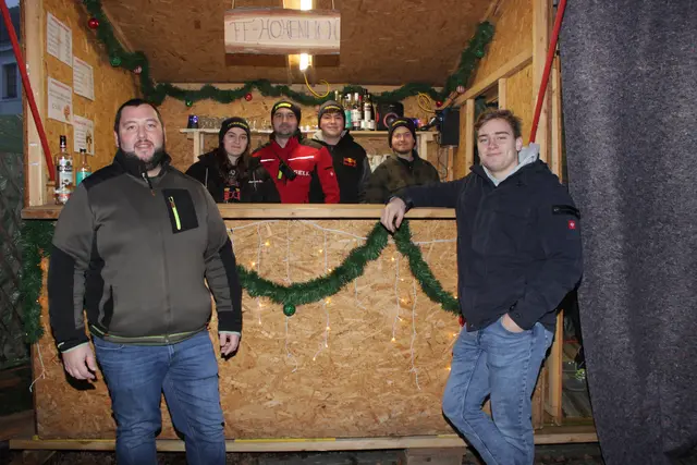 Bei Feuerwehr Hoheneich gab es eine Stärkung für die Gäste. | Foto: Walter Kellner