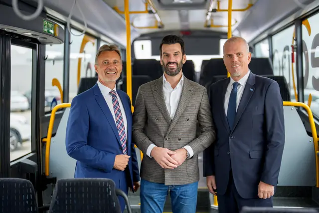 NÖVOG Geschäftsführer Wolfgang Schroll, NÖ Verkehrslandesrat LH-Stellvertreter Udo Landbauer, NÖVOG Geschäftsführer Michael Hasenöhrl (v.l.). | Foto: Büro LH-Stellvertreter