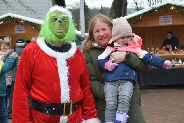 Der Grinch schaute auch vorbei. | Foto: MeinBezirk/Michael Strini