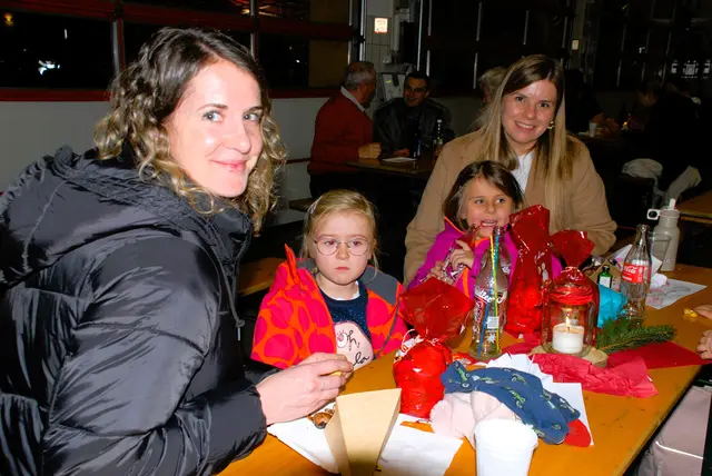 Ein Kinderprogramm sorgte für regen Besuch beim Nikolausmarkt der Feuerwehr 