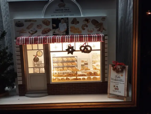 Eine Miniaturansicht der Bäckerei Hartner bei Fenster Nr 3. | Foto: arbes