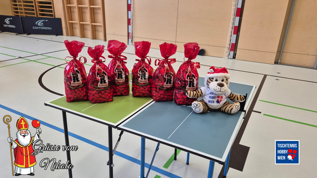 Auch der Nikolo schaute vorbei und brachte zahlreiche rote Sackerln für die aktiven Tischtennis-Spieler:innen mit - besonders die jüngsten freuten sich über die Überraschungen. | Foto: Tischtennis Hobby Wien