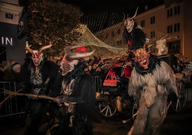 Auch beim Krampusumzug in Tarrenz kam es am Freitagabend zu einem schweren Zwischenfall mit Verletzten. | Foto: smarterpix (Symbolbild)