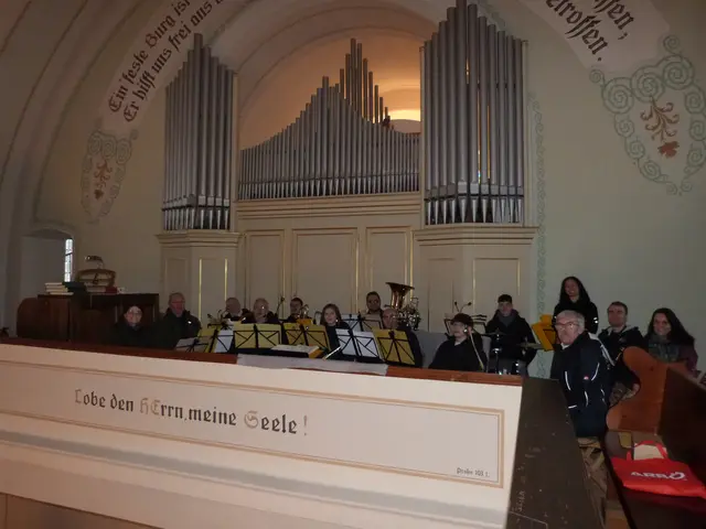 Gespannt bereiteten sich die Musikerinnen und Musiker auf den Abend vor.  | Foto: Vanessa Wittmann