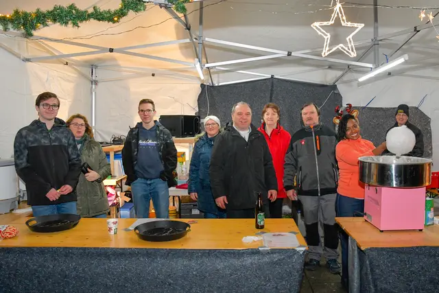 Mitglieder der SPÖ verkauften Essen und Getränke | Foto: Markus Zechbauer/zema-medien.de