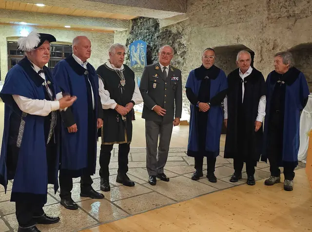 Die anwesenden Ritter der Burg Oberkapfenberg: v. li.: Bernd Bresiger, Erwin Fuchs, Walter Fuchs, Oberst Gernot Neugebauer, Christian Pelzl, Klaus Prieschl, Hans Wallner. | Foto: Tafelrunde Burg Oberkapfenberg