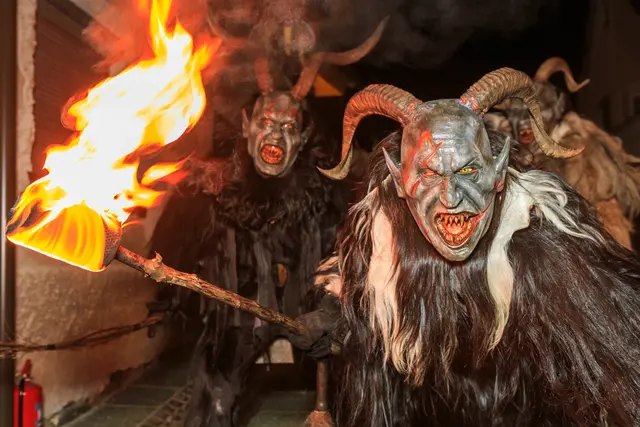 Rund um den Krampusumzug in Seefeld kam es zu mehreren Polizei- und Rettungseinsätzen. | Foto: smarterpix (Symbolbild)