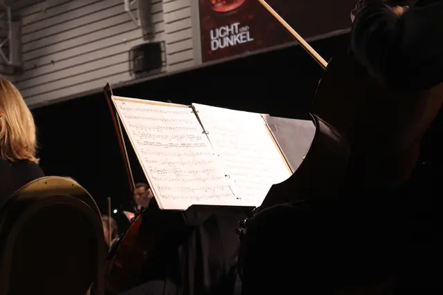 Die musikalische Entwicklung von schweren zu zunehmend lichteren Klangfarben spiegelte die atmosphärische Grundidee des Abends wider.  | Foto: Sadiki-Peckary