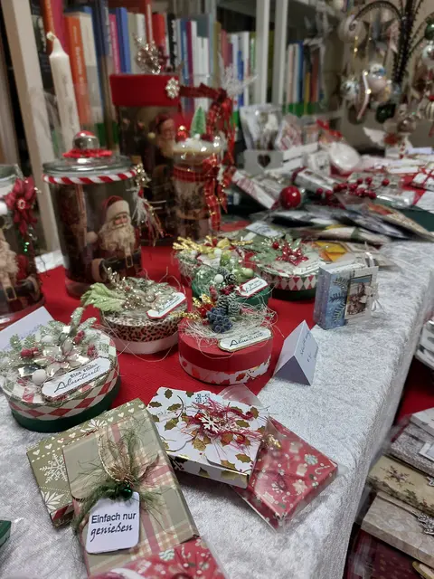 Weihnachtsmarkt mit Artikeln regionaler Produzenten, hier von Gaby Marek | Foto: Gesa Buzanich