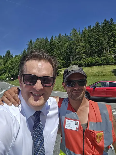 Im Sommer besuchte LR René Zumtobel die Mitarbeiter in Matrei und Patsch vor Ort. | Foto: Zumtobel