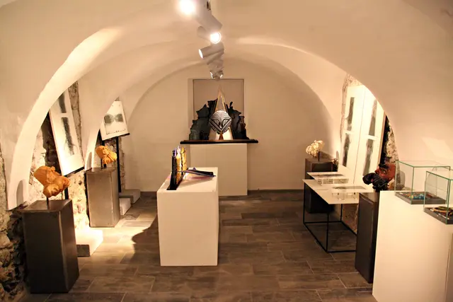 Glaskunst in vielseitiger Interpretation bietet die Schau von Rudi Gritsch im Fasnachtshaus.