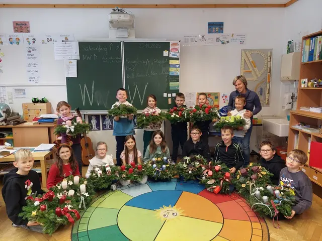 Adventkranzbinden | Foto: VS Seetal/ Birgit Kremser