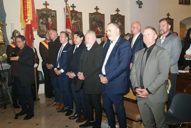 Landeshauptmann Doskozil und die Verteter sämtlicher Fraktionen brachten Glückwünsche. | Foto: Anna Maria Kaufmann