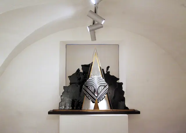 Die Glaskunst von Rudi Gritsch ist im Fasnachtshaus unter dem Titel „KUNST-STOFF-GLAS“ zu sehen.