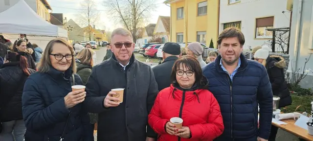 Bürgermeister Bernhard Herics (rechts) freute sich über viele Besucherinnen und Besucher sowie Ausstellerinnen und Aussteller. | Foto: Bernhard Herics