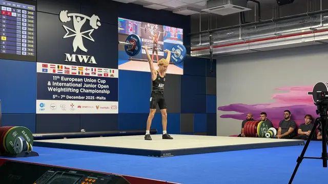 Christoph Huber (STK Breitenfurt) beim Stoßen von 70 kg.

Foto: Luca Modrey
