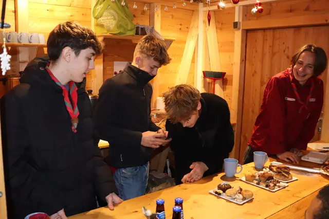 Adventmarkteinsatz als Heimstundenaufgabe für die Pfadfinder