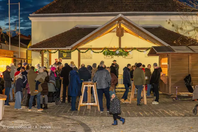 Nikolauspunsch - ein idealer Treffpunkt für Jung und Alt. | Foto: cine-motion.at / R. Ivanek