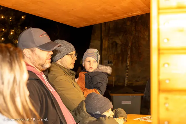 Warten auf Palatschinken und Ofenkartoffeln. | Foto: cine-motion.at / R. Ivanek