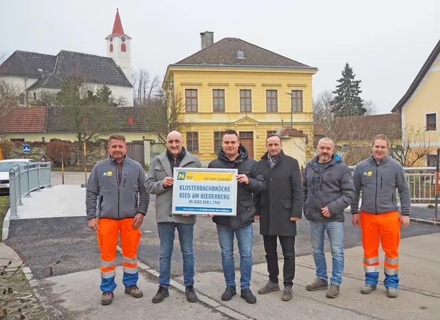 Manfred Dürmoser (Brückenmeisterei Alland), Gerald Höchtel (Bgm. von Sieghartskirchen), LAbg. Andreas Bors (i.V. LH-Stv. Udo Landbauer), DI Harald Kaufmann (Leiter der NÖ Straßenbauabteilung Tulln), Heinrich Steiner (Leiter der Brückenmeisterei Alland), Markus Hofmann (Brückenmeisterei Alland). | Foto: NÖ STD
