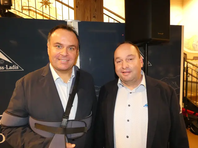 Mit einer Benefizveranstaltung eröffnet das Sonnenplateau die Wintersaison. Die Fisser Geschäftsführer Michael Schöpf und Martin Pregenzer brachten mit der Berg-Gala eine Rekordsumme von 82950 Euro zusammen. 