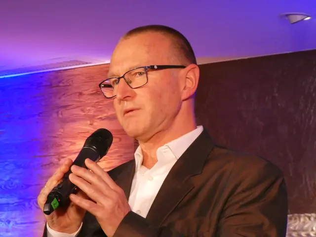 Horst Szeli von der Organisation "Arche Herzenbrücken" gibt Familien mit schwerkranken Kindern die Möglichkeit von Urlauben mit therapeutischer Betreuung. 