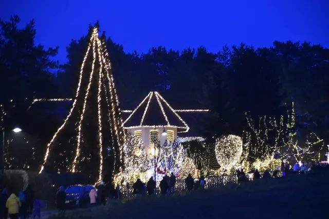 Das Weihnachtshaus Bad Tatzmannsdorf leuchtet wieder. | Foto: MeinBezirk/Michael Strini