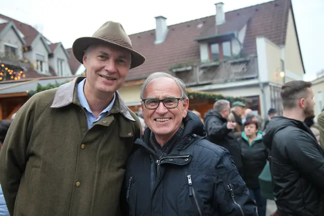 Hermann Kremslehner-Haas und Stefan Mayerhofer freuen sich über die besinnliche Stimmung