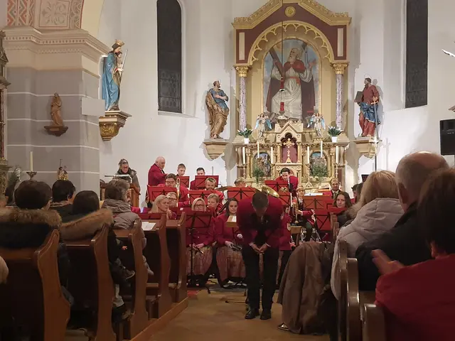 Die Heimatklänge Draßmarkt und Kapellmeister Manfred Wiedenhofer konnten sich über ein gelungenes Konzert freuen. | Foto: Sigrid Murschenhofer