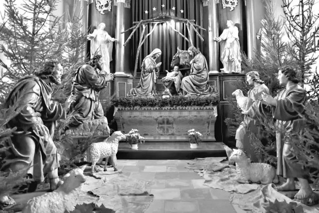 Weihnachtskrippe mit lebensgroßen Figuren in der Franziskuskapelle der Kapuzinerkirche in Scheibbs. Zu sehen von 24. Dezember (Heiliger Abend) bis 2. Februar (Mariä Lichtmess). | Foto: Hans-Peter Kriener