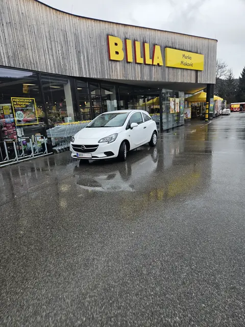 Wenn das Wetter nicht passt, muss man natürlich vorm Eingang parken. Sarkasmus Ende. | Foto: Name d. Fotografen d. Red. bekannt