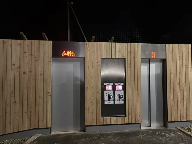 Die vandalismushemmende Zwei-Raum-WC-Anlage am östlichen Ende neben dem Ballspielplatz beim Waltherpark. | Foto: MeinBezirk