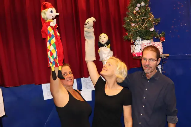 Petra Medwed, Christine Trausner und Walter Raidl (v.l.) inszenierten das Weihnachtsabenteuer von Kasperl | Foto: Gerhard Langmann