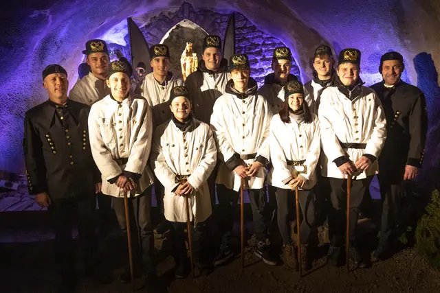 Am 12. Dezember findet im Franz Stollen des Schaubergwerks am Steirischen Erzberg die traditionelle Mettenschicht mit Andachtsfeier in der Barbara-Nische statt.

 | Foto: Montanhistorischer Verein