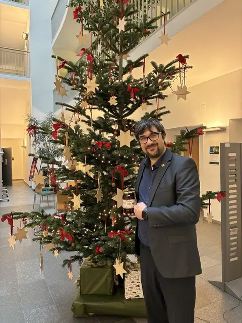 In der Adventszeit ist Kärntner Honig nicht nur ein beliebtes Geschenk, sondern auch ein Symbol für regionale Wertschöpfung und Nachhaltigkeit.  | Foto: LVBK