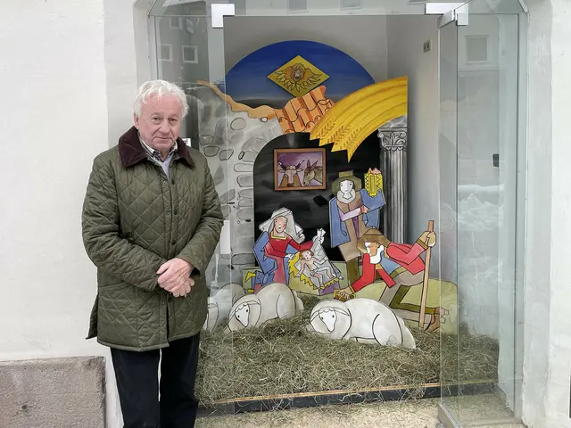 Die „Tilly Krippe“ stand bisher im sog. "Kulturbogen" in Telfer Ortskern. Nun wird sie vom Krippenfachmann Franz Seewald in der Hl. Geist Kirche aufgestellt.