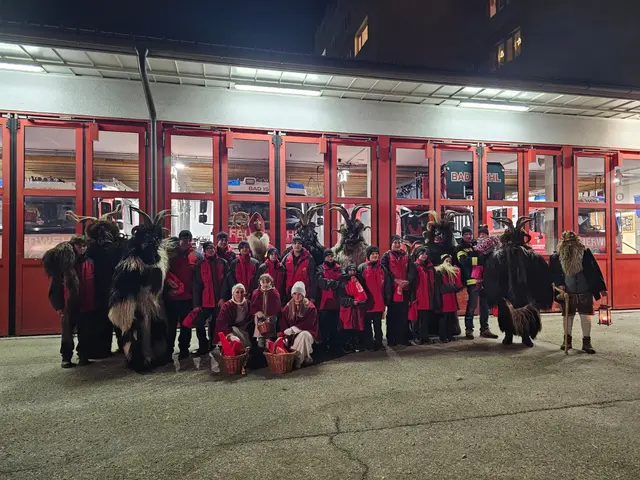 Die Jugendlichen der Hauptfeuerwache Bad Ischl freuten sich über den Besuch der Hundskoglpass. | Foto: FF Bad Ischl/Christian Wacek