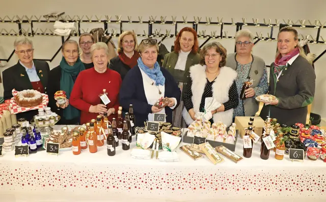 Der Ebenseer Weihnachtsmarkt war gut besucht und ein voller Erfolg.  | Foto: Hörmandinger