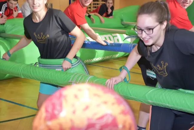 Das schon traditionelle Riesen-Wuzzlerturnier der Sportunion Pabneukirchen, Sektion Fußball, steigt am Samstag, 27. 12. 2025. Gespielt wird ab 9 Uhr in der Turnhalle Pabneukirchen.  | Foto: Zinterhof