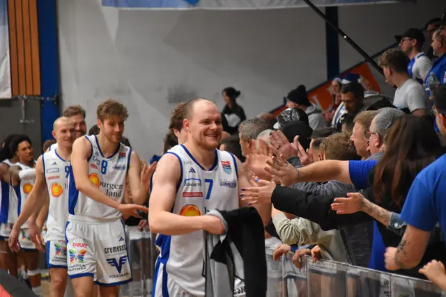 Die Gunners durften wieder nach einem Sieg abklatschen. | Foto: MeinBezirk/Michael Strini