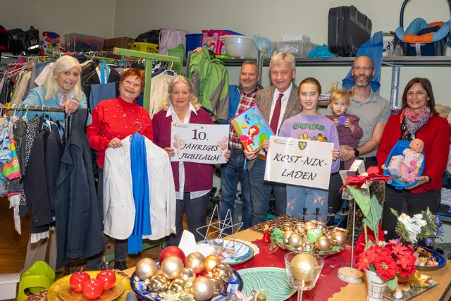 10 Jahre Kostnix-Laden wurde würdig gefeiert. | Foto: Dieter Arbeiter
