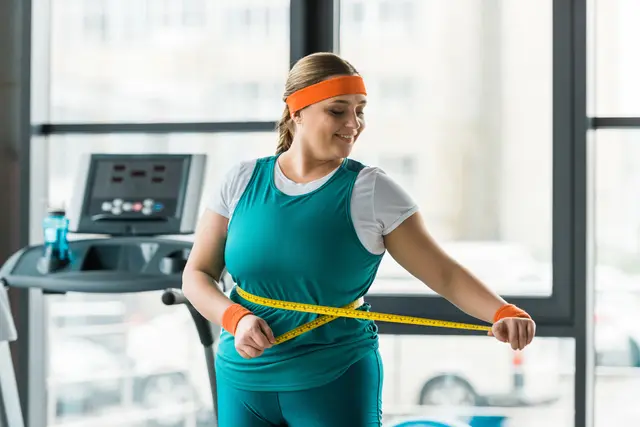 Bereits fünf bis zehn Kilogramm weniger Körpergewicht können die Gesundheit bei Adipositas verbessern. | Foto: PantherMedia /AndrewLozovyi