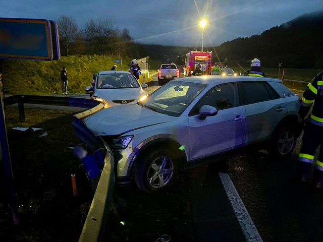 Auf der Murtal Straße kollidierten drei Pkws.  | Foto: Feuerwehr Katsch an der Mur