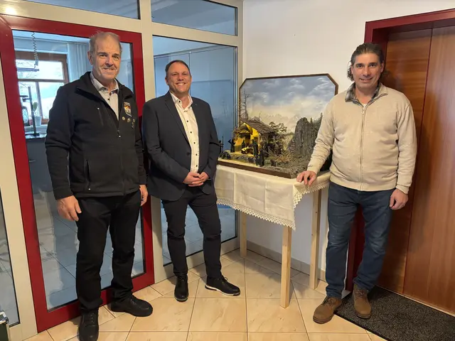 Obmann Alois Aufschnaiter, Bürgermeister Andreas Wurzenrainer, Gemeinderat Jürgen Stelzhammer (v. li.). | Foto: Andreas Wurzenrainer