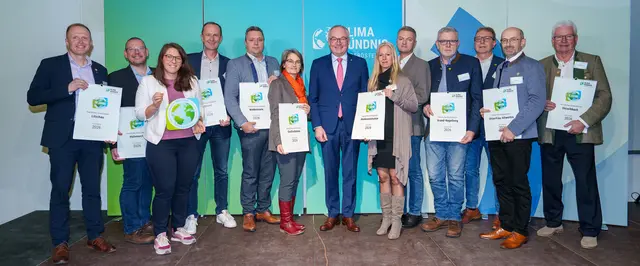 Johannes Heißenberger (Vize-Bgm Litschau, Vorstand Klimabündnis NÖ), Bezirkshauptfrau Renate Giller-Schilk, Petra Schön (GF Klimabündnis NÖ), Helga Rosenmayer (Bgmin Gmünd), Jürgen Trsek (Vize-Bgm Gmünd, Stadtrat für Umwelt, Sport und Freizeit). | Foto: Clemens Biedermann/BH Gmünd