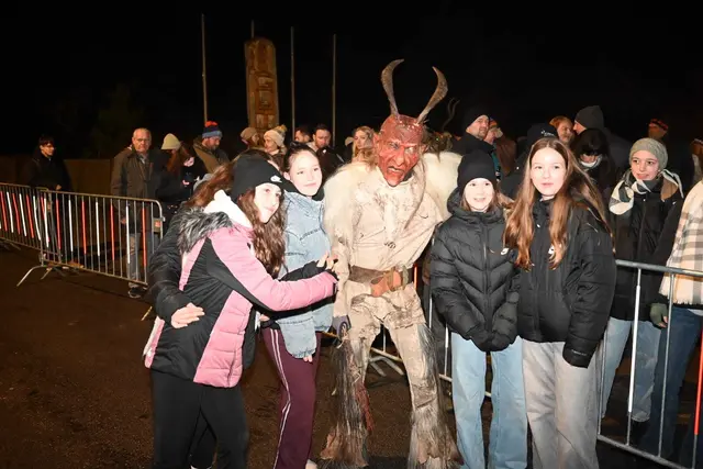 Das Feuerwehrhaus und das Gelände rundherum verwandelte sich in eine Bühne voller Magie, Spannung und festlicher Vorfreude. | Foto: Edi Poss