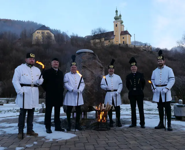 Vertreter der Knappschaft am Dorfplatz Radmer. Im Bild: Christian Stangl, Oliver Dallinger, Peter Seiss, Walter Furnter, Christian Schnessl, Matteo Lödl (v. l.) | Foto: Kath Maier
