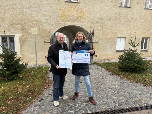 Bürgermeister Michael Nistl (ÖVP) und Wibke Strahl-Naderer (NÖ.regional). | Foto: Gemeinde Katzelsdorf
