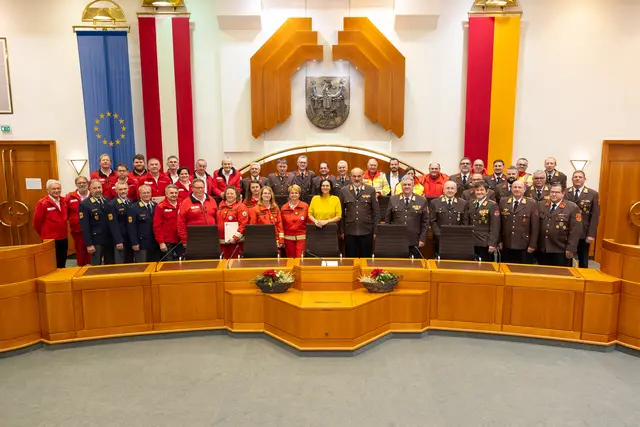 Landtagspräsidentin Astrid Eisenkopf mit den Vertreterinnen und Vertretern der Freiwilligenorganisationen aus dem Bezirk Oberwart | Foto: Büro Eisenkopf