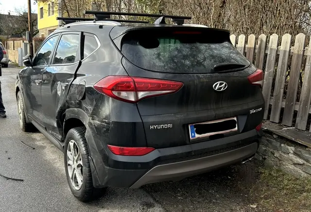 Der Hyundai Tucson wurde in Kirchberg touchiert und so stark beschädigt, dass es vermutlich ein Totalschaden sein wird. | Foto: BPK Gmünd